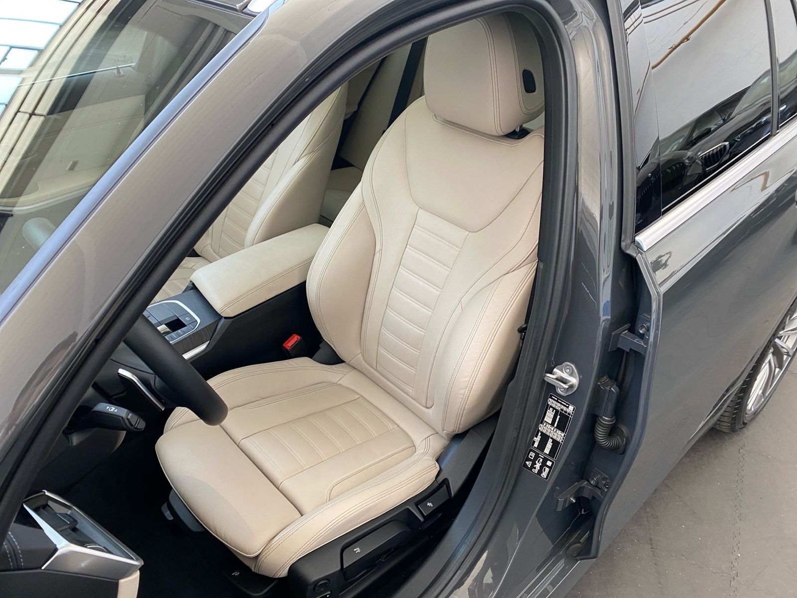 BMW 330d xDrive Touring Luxury - Samsaru's Car Outlet