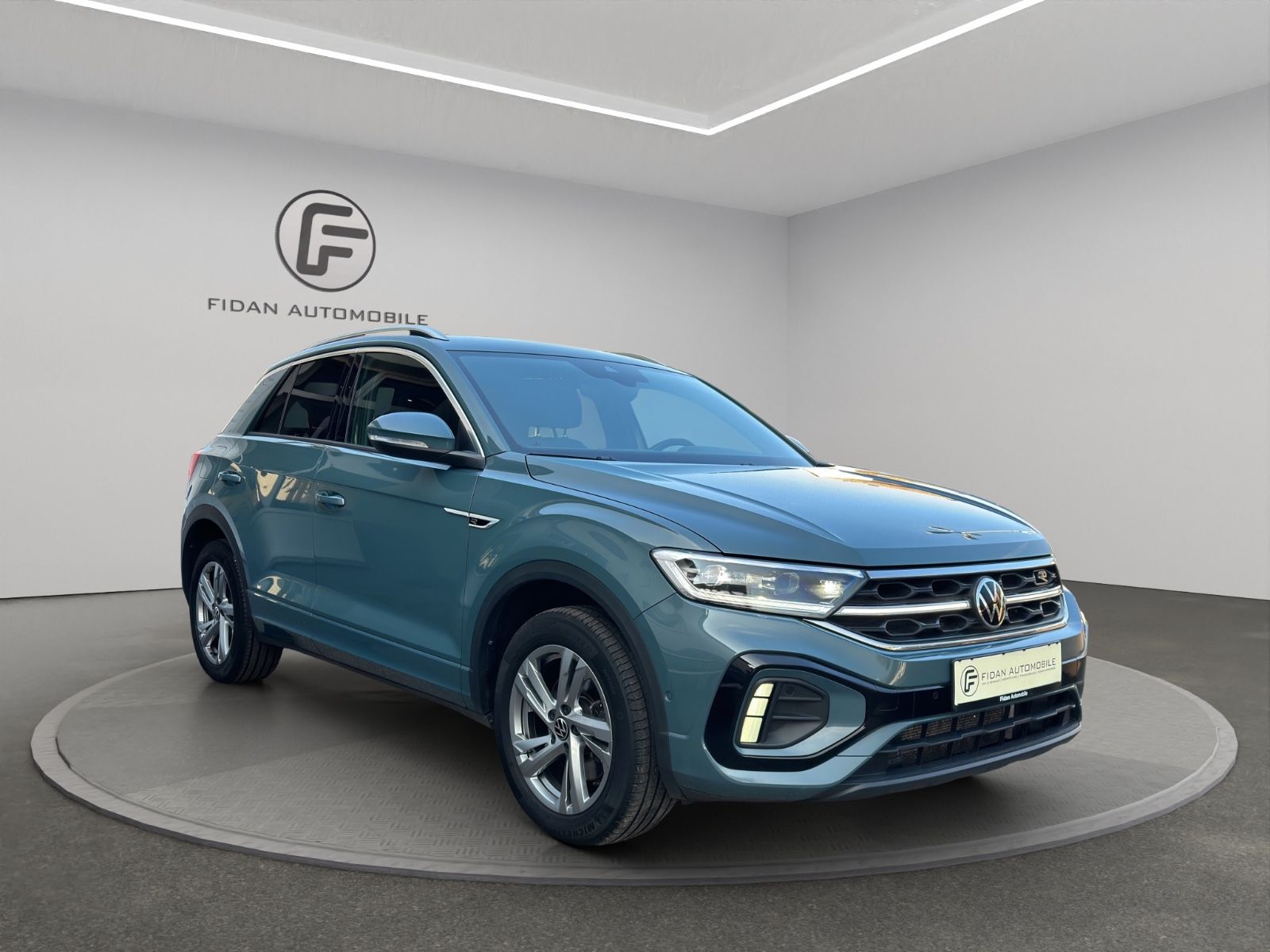 Volkswagen T-Roc R-Line 4M - Samsaru's Car Outlet
