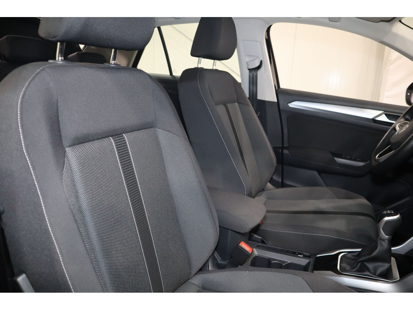 Volkswagen T-Roc 1.0 TSI Life - Samsaru's Car Outlet