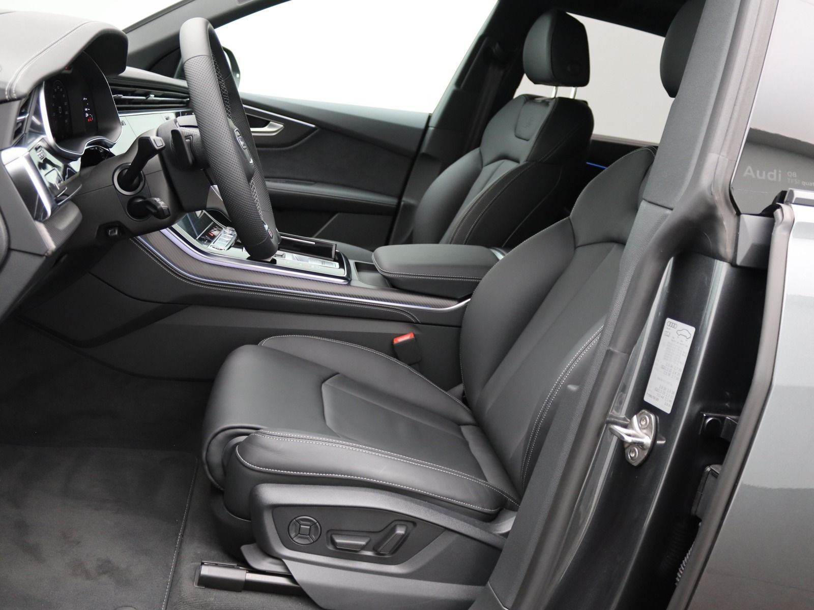 Audi Q8 S-Line 55 TFSI quattro / Pano, Laser, Standh