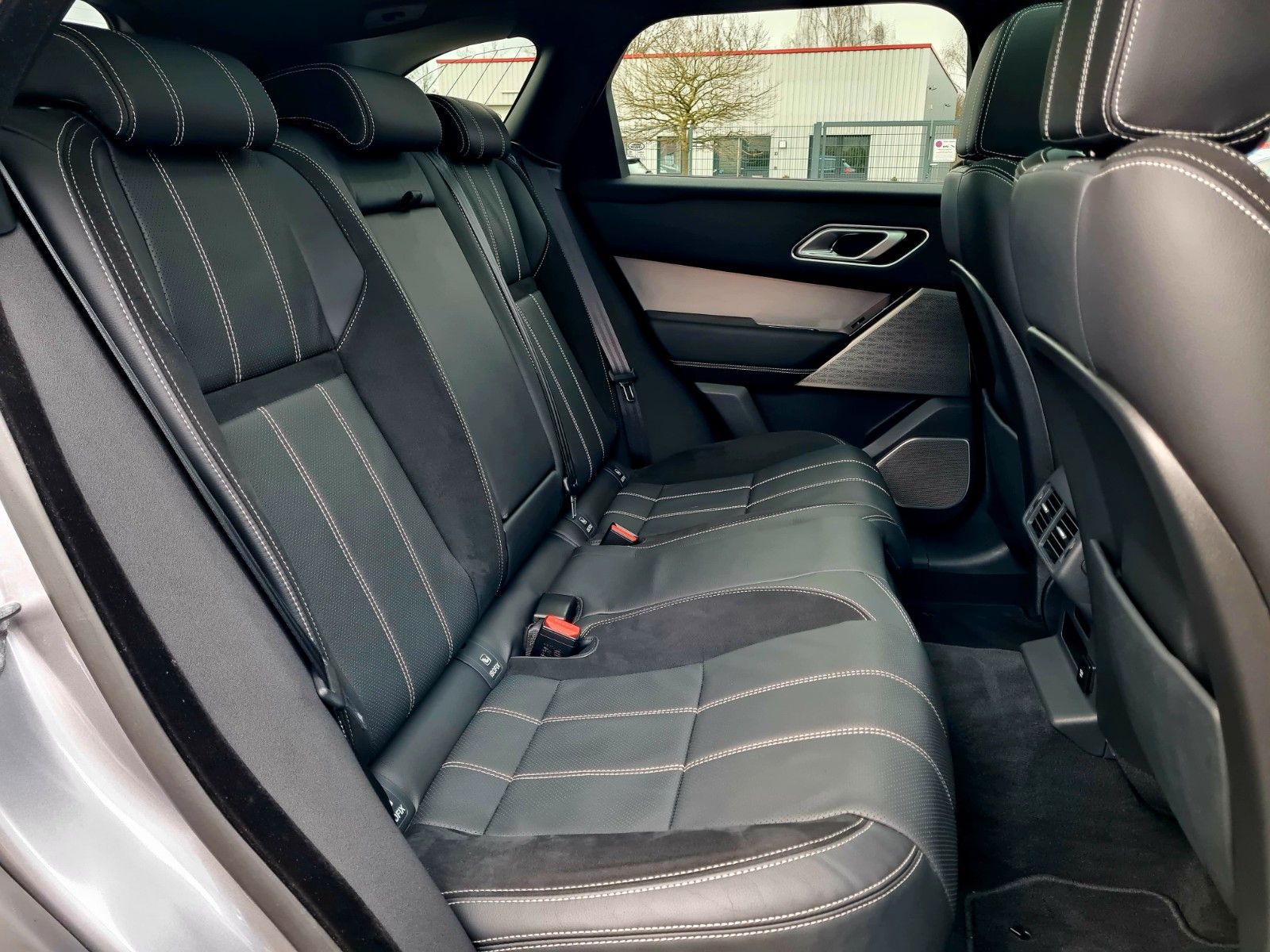 Range Rover Velar D300 R-Dynamic SE - Samsaru's Car Outlet