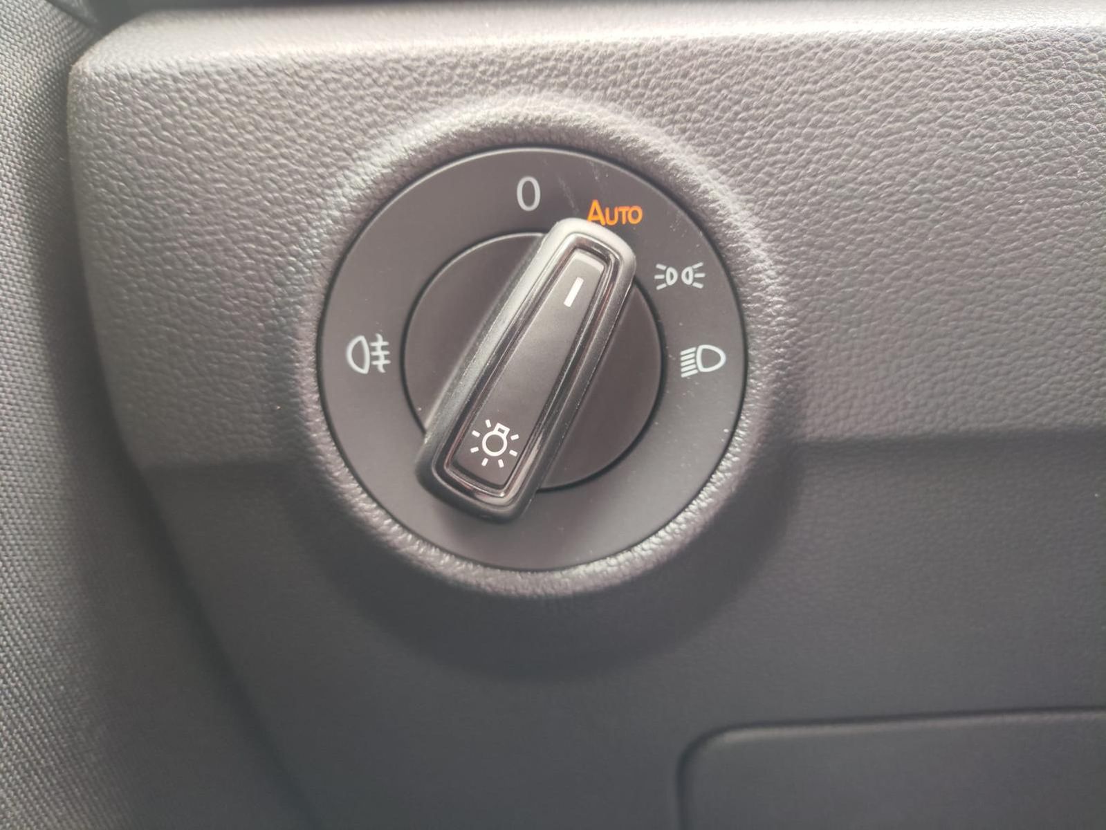 Volkswagen T-Roc 1.0 TSI Life - Samsaru's Car Outlet