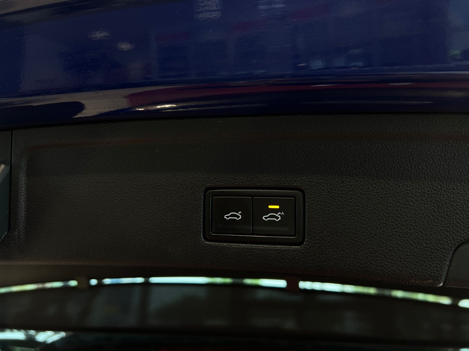 Volkswagen Touareg R-Line 4Motion - Samsaru's Car Outlet