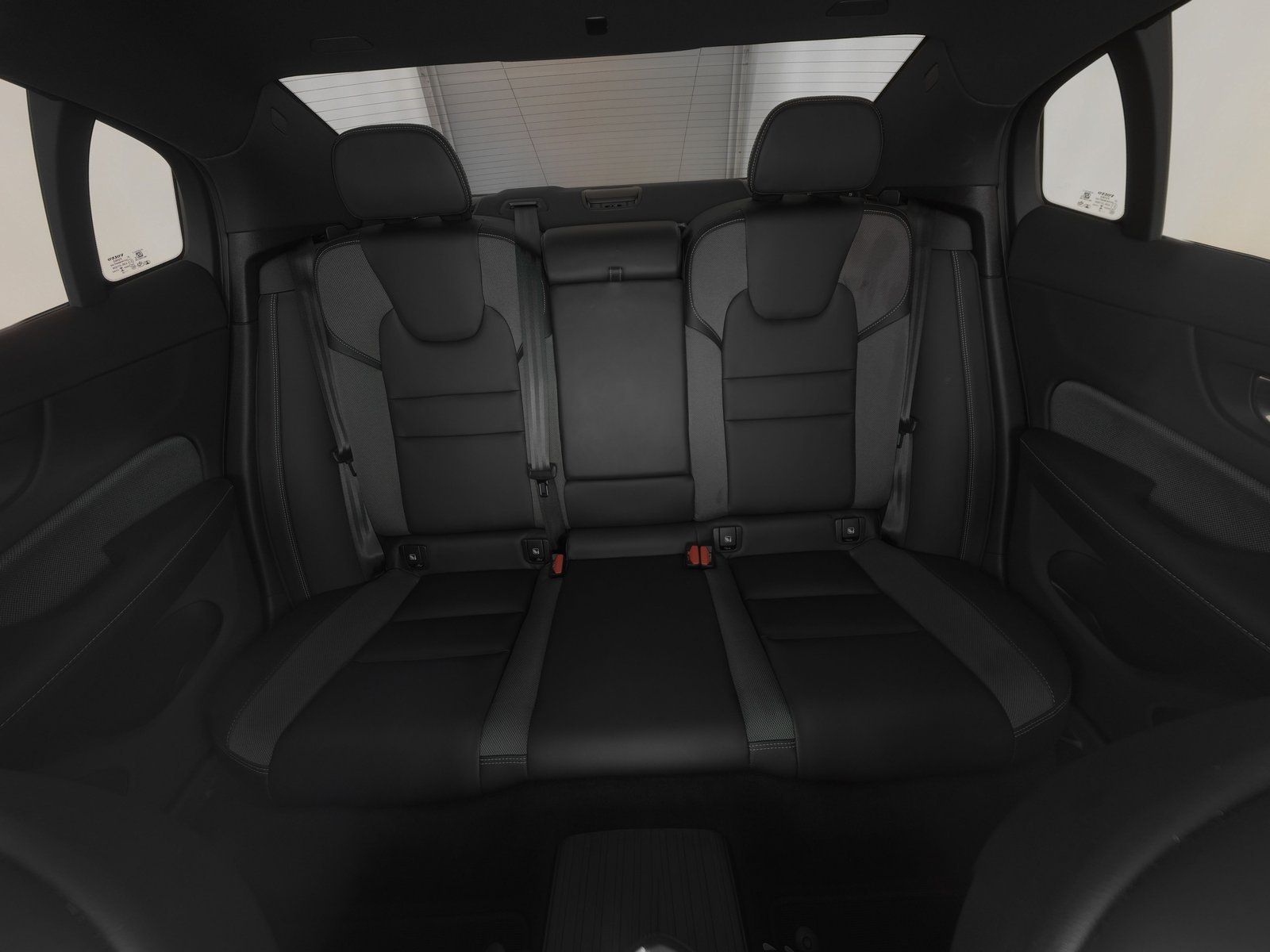 Volvo S60 T8 Recharge Ultimate Dark 19"+B&W+AHK+360°