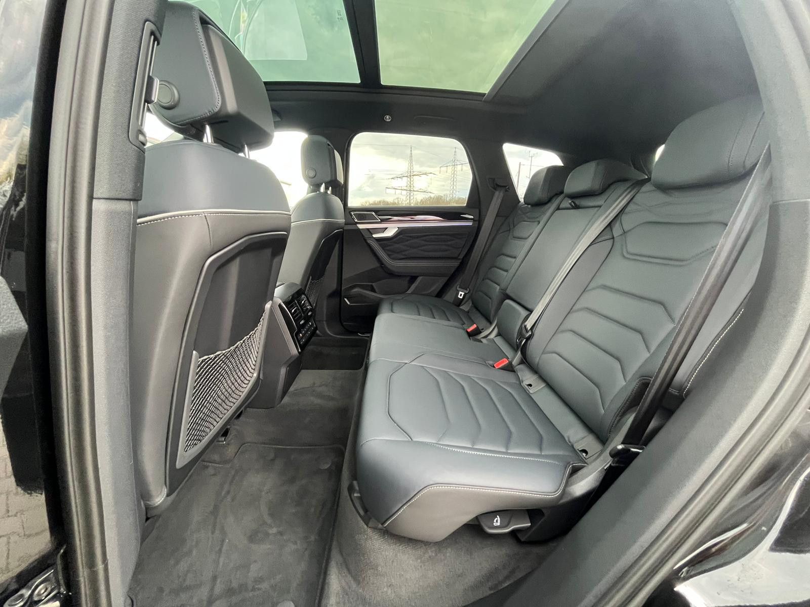 Volkswagen Touareg 3.0TDI 4M R-Line VOLL Black 22" UPE 114T