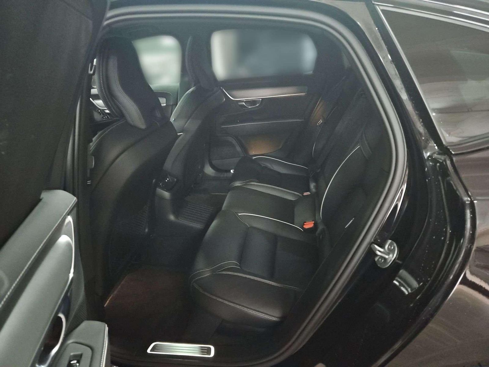 Volvo S90 Ultimate Dark Recharge Plug-In Hybrid AWD