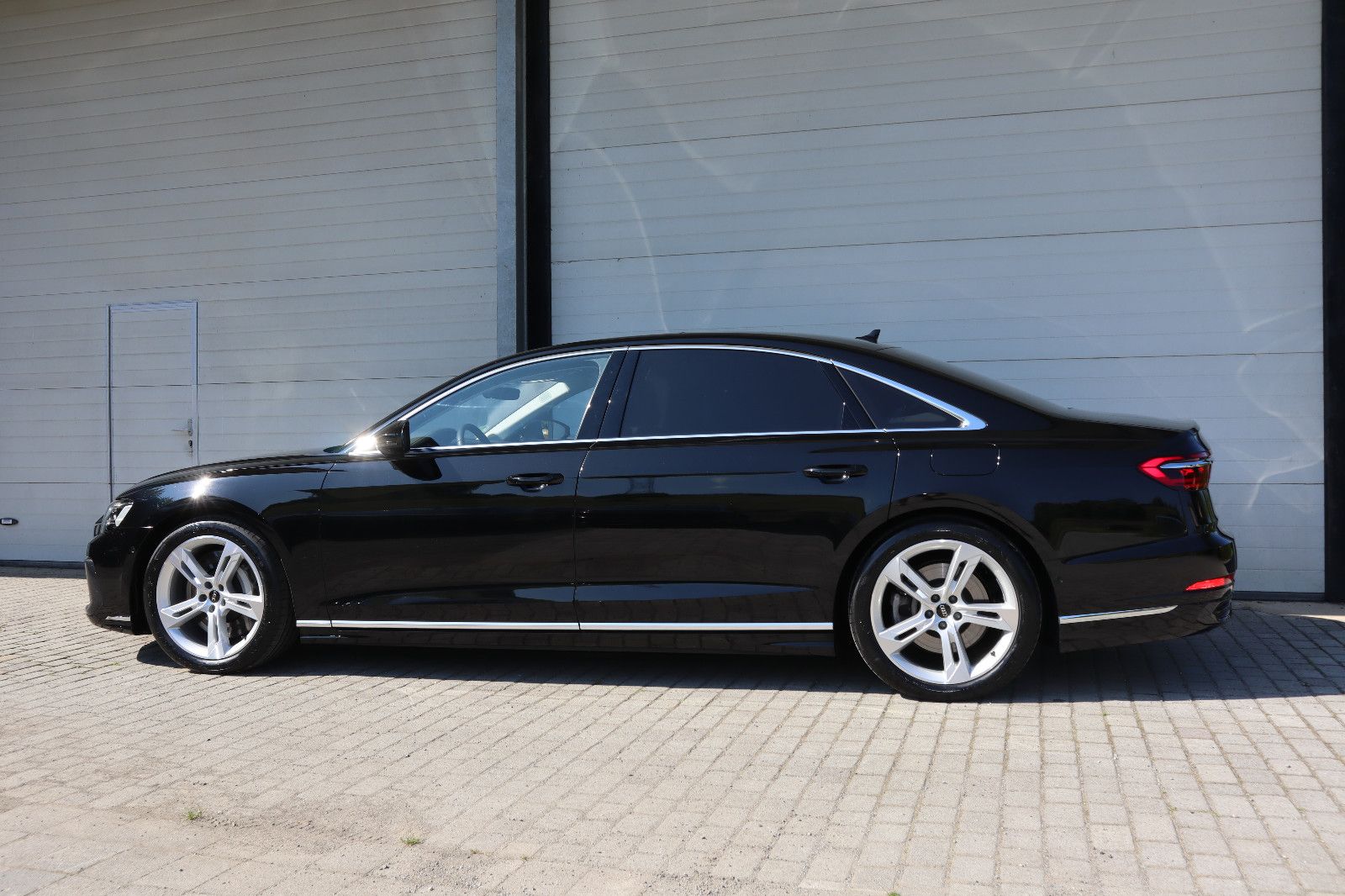 Audi A8L 60 TFSIe lang - Samsaru's Car Outlet