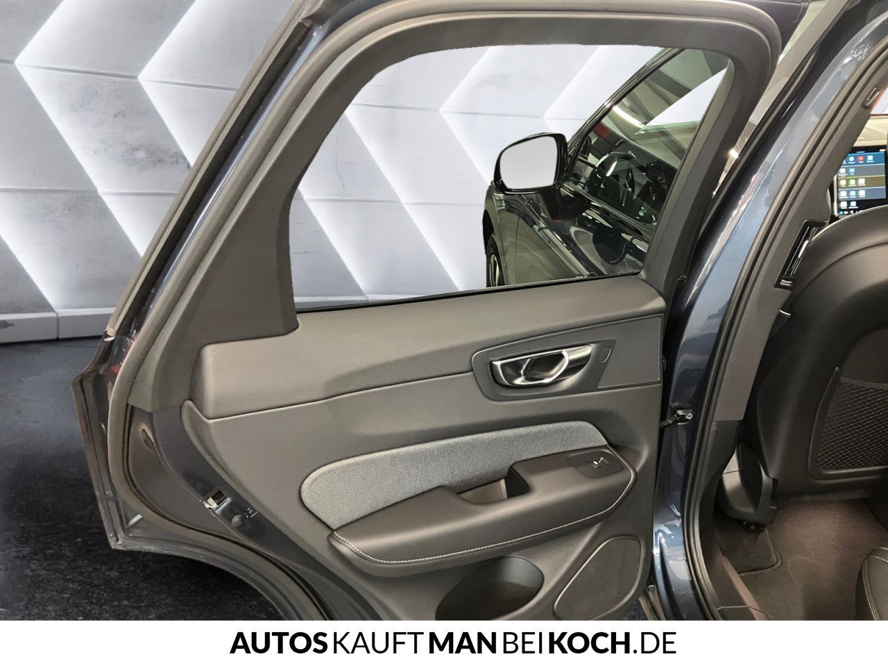 Volvo XC60 B5 AWD PlusDark ACC BLIS AHK 4xSHz VLED H&K