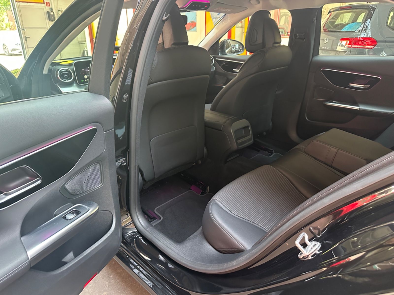 Mercedes-Benz C-200 AVANTGARDE - Samsaru's Car Outlet
