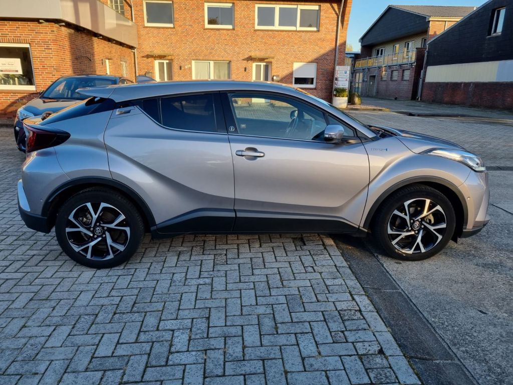 Toyota C-HR 2.0 Hybrid - Samsaru's Car Outlet