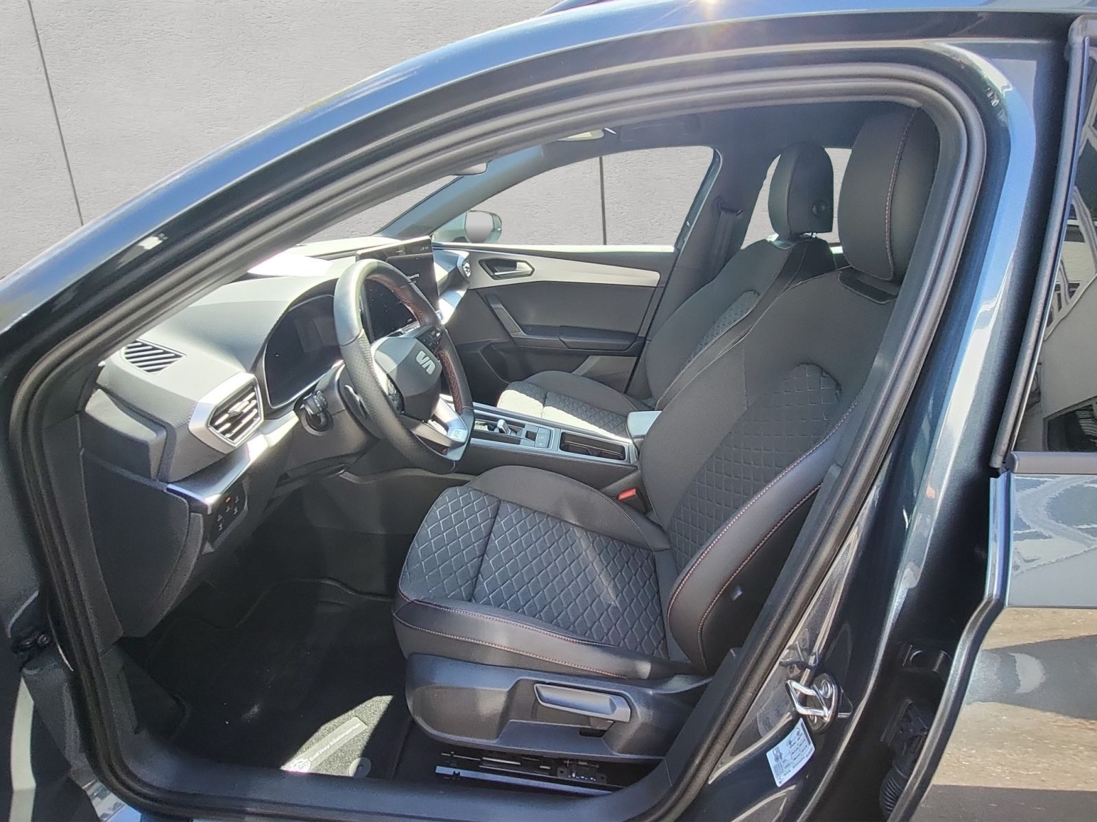 Seat Leon Sportstourer 2.0 TDI DSG FR AHK NAV RFK LAN