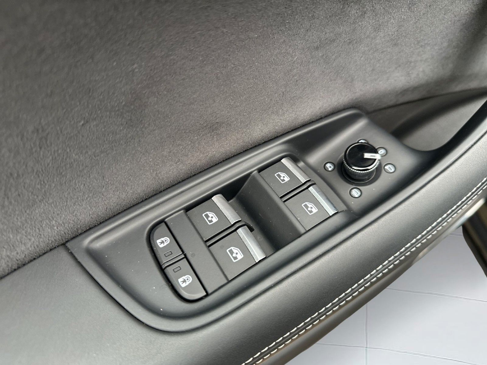 Audi RSQ8 quattro Dynamik+/305km/h/B&O/Massage