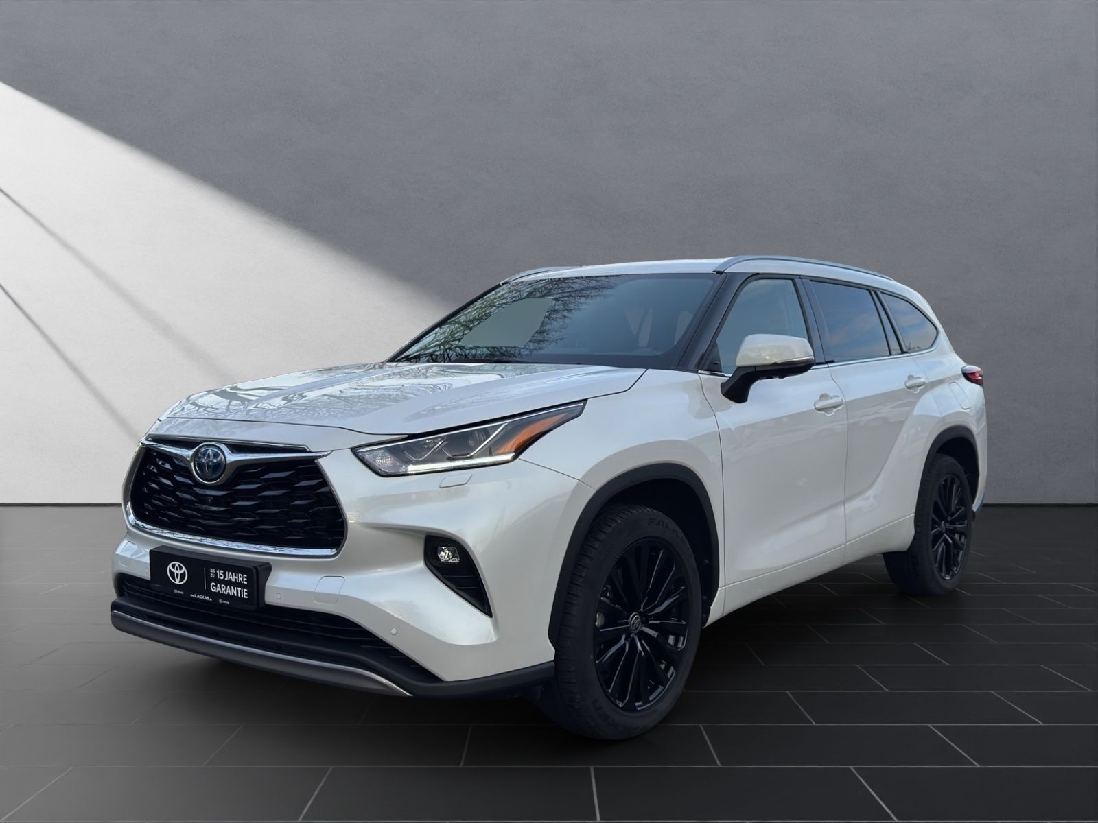 Toyota Highlander Hybrid Luxury 7 SITZER+AHK+LEDER+HuD