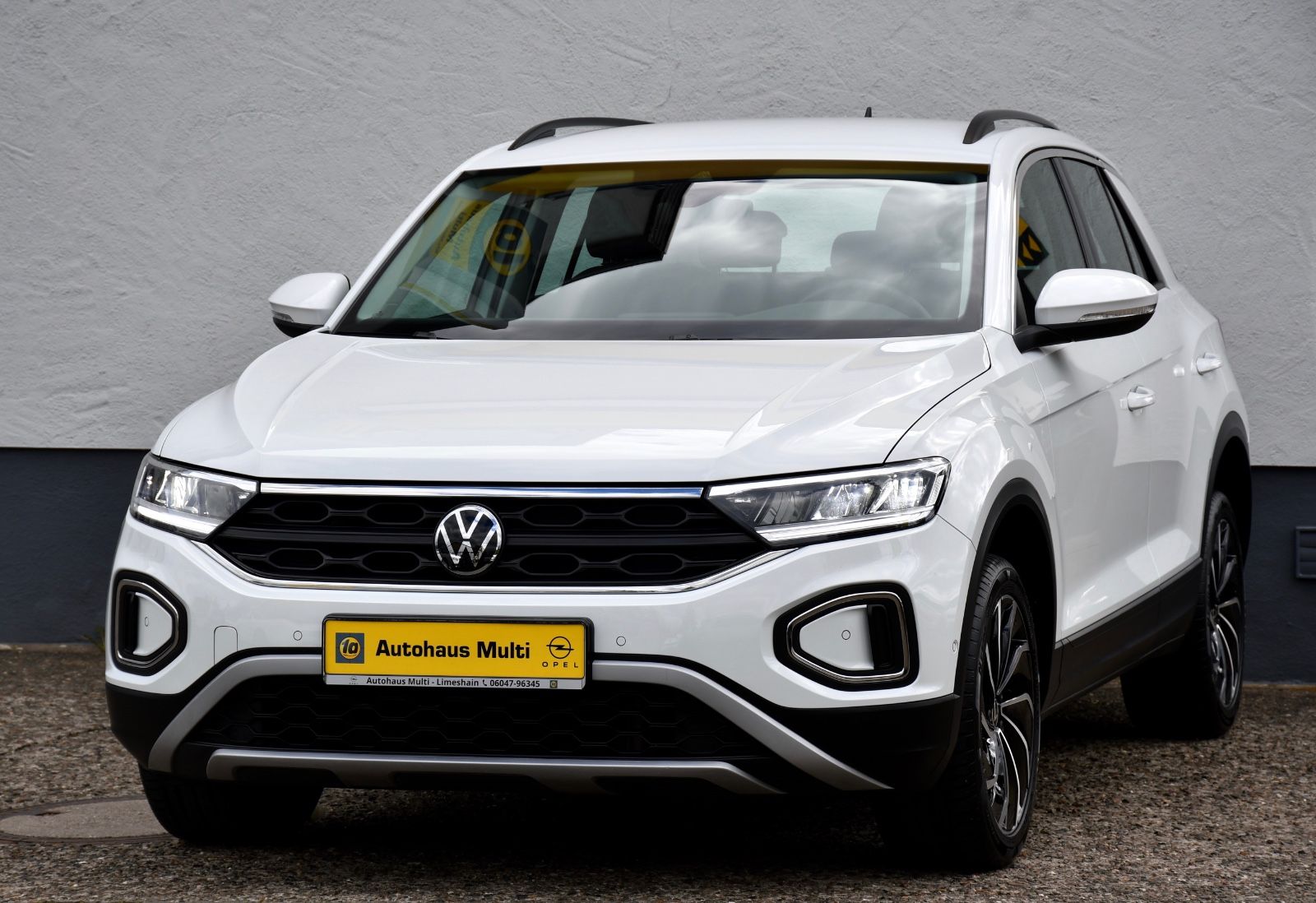 Volkswagen T-Roc Life - Samsaru's Car Outlet