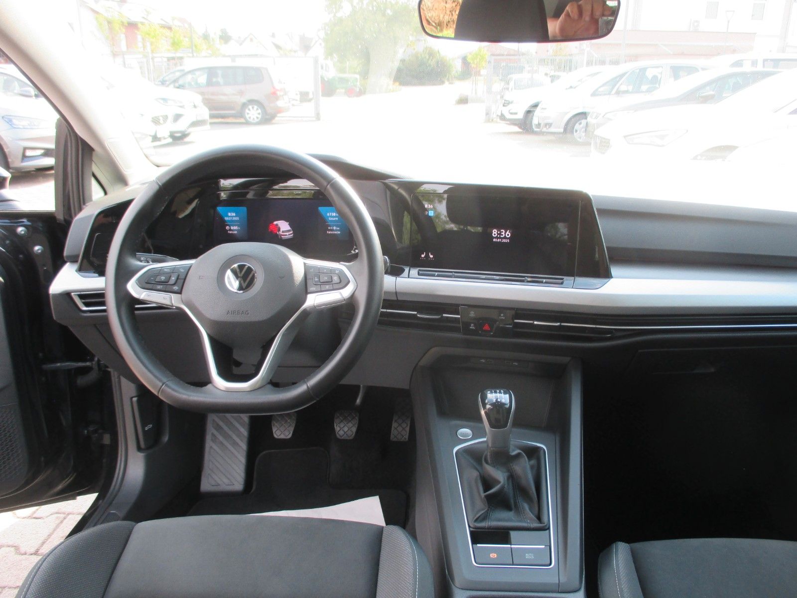 Volkswagen Golf 8 1.5 TSI Life - Samsaru's Car Outlet