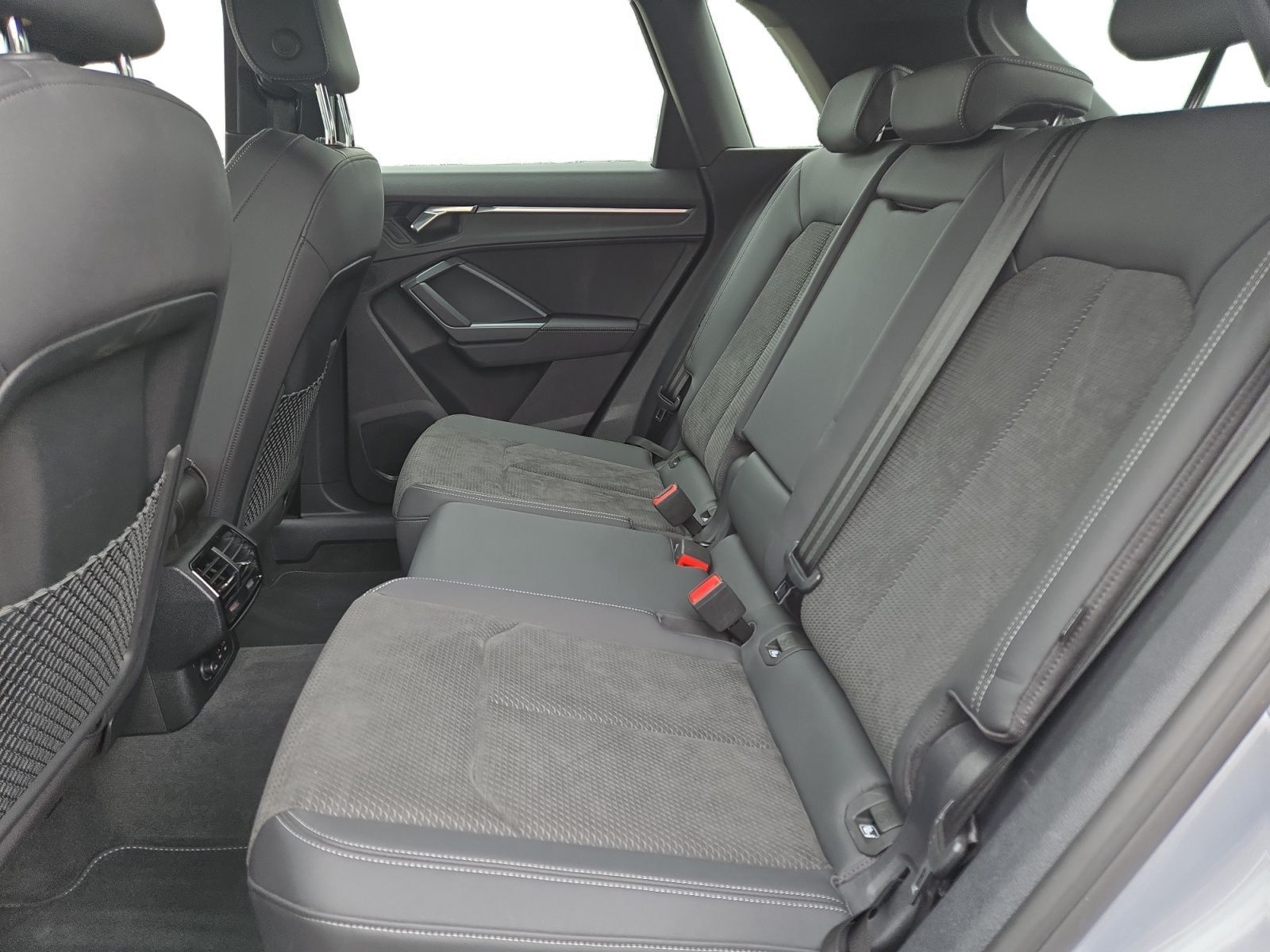 Audi Q3 advanced 40 TFSI quattro S tronic S LINE - Samsaru's Car Outlet