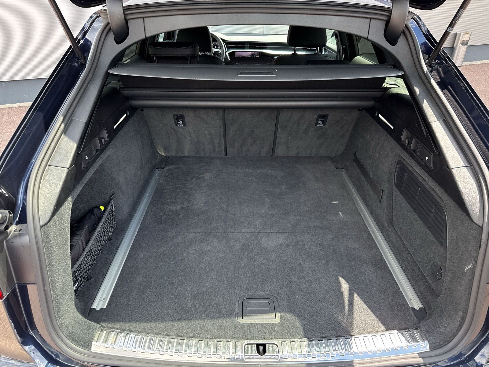 Audi A6 Avant 40 TDI S line - Samsaru's Car Outlet