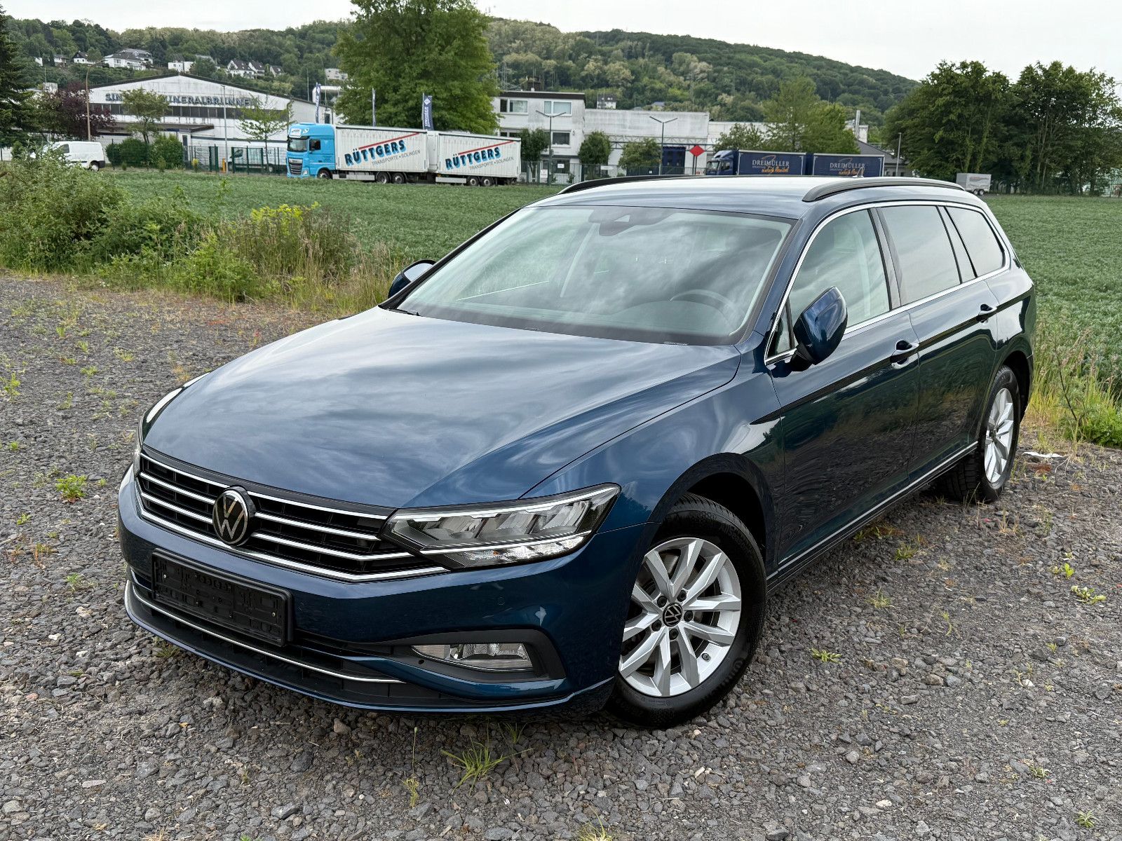Volkswagen Passat Variant Business - Samsaru's Car Outlet