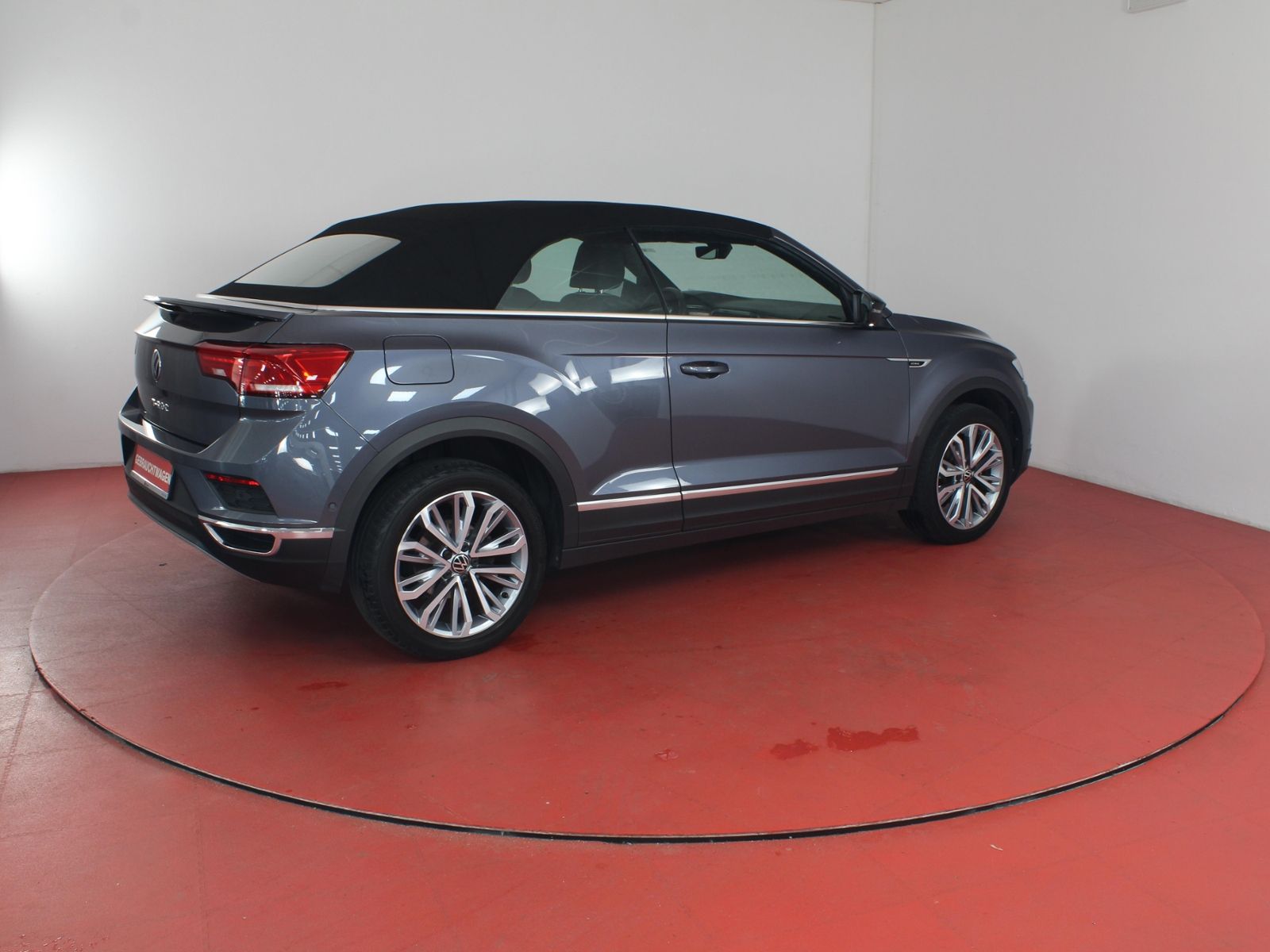 Volkswagen T-Roc 1.0 TSI - Samsaru's Car Outlet