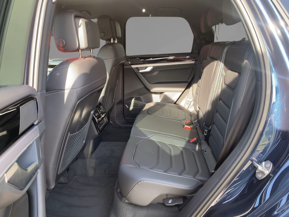 Volkswagen Touareg 3.0 V6 TDI DSG 4M R-Line - Samsaru's Car Outlet