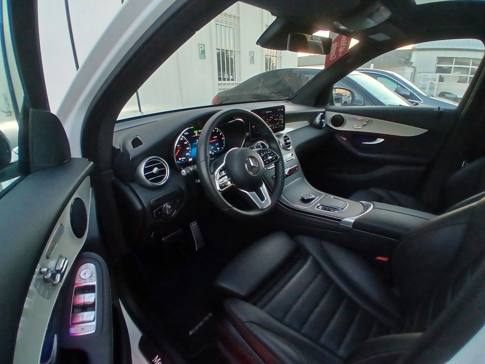 Mercedes-Benz GLC300de AMG 4M_360_Panorama_Leder_Sitzklima_LED