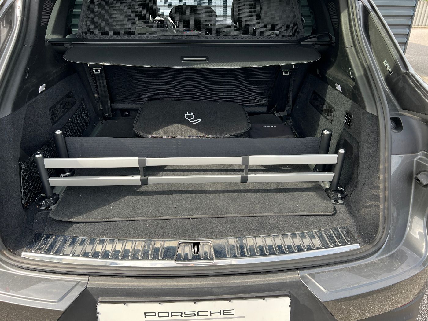 Porsche Cayenne E-Hybrid | Luftfederung | InnoDrive |