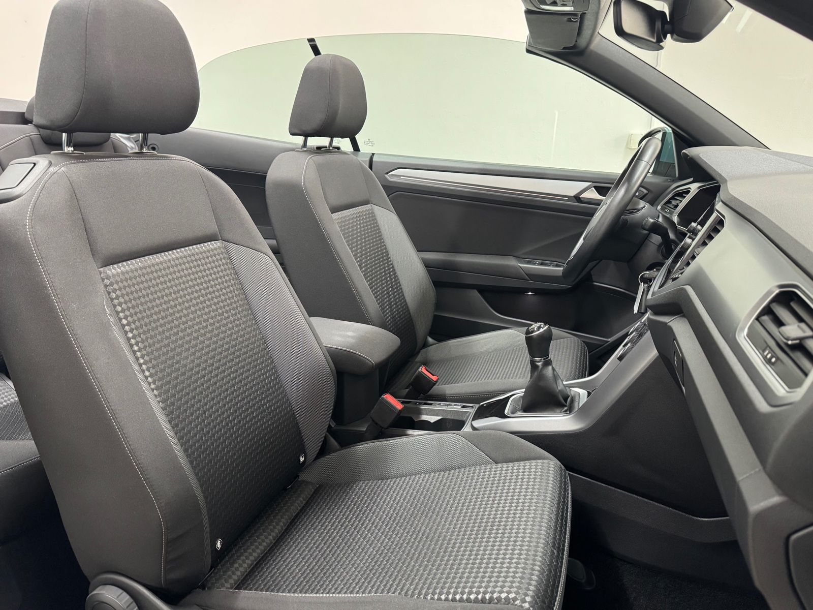 Volkswagen T-Roc Active - Samsaru's Car Outlet