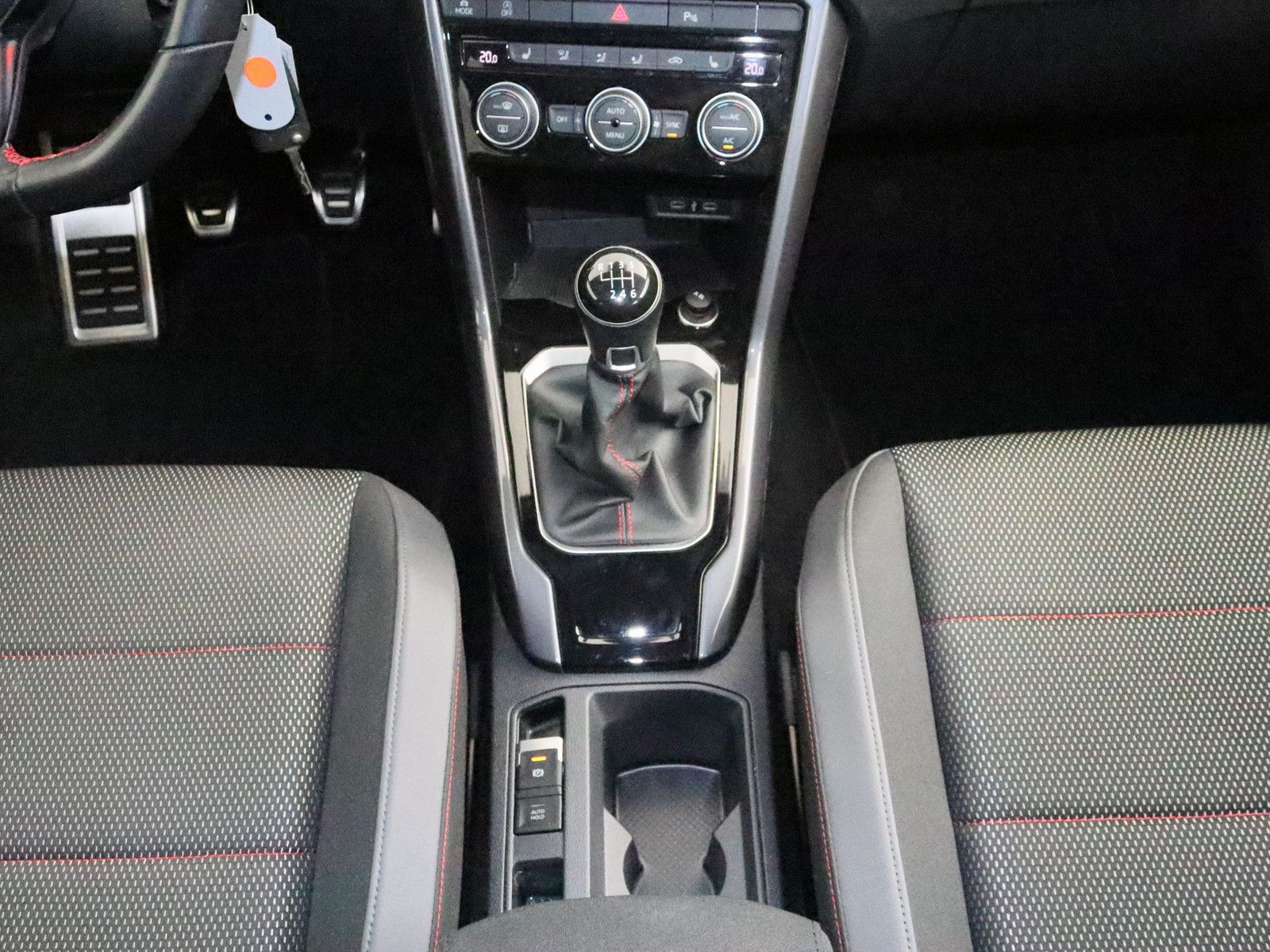 Volkswagen T-Roc 1.5 TSI Sport - Samsaru's Car Outlet