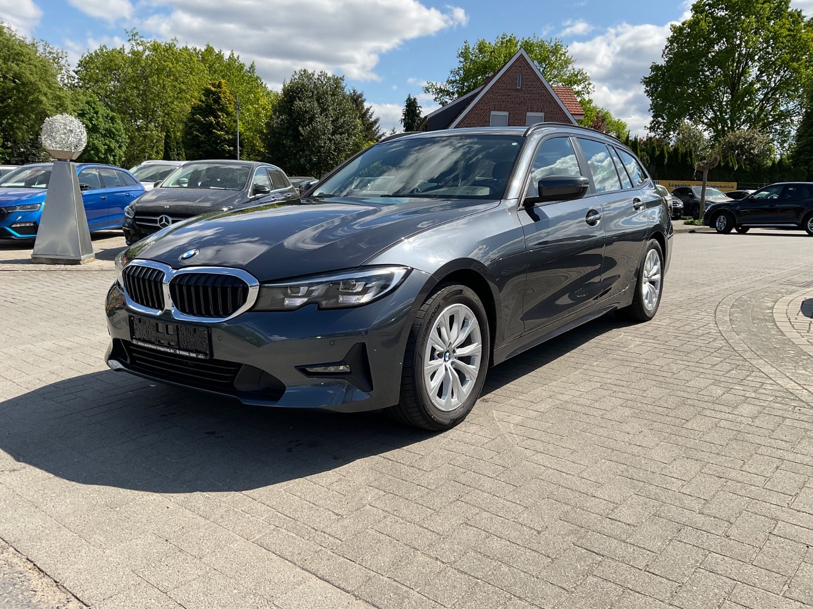 BMW 320d xDrive Touring - Samsaru's Car Outlet