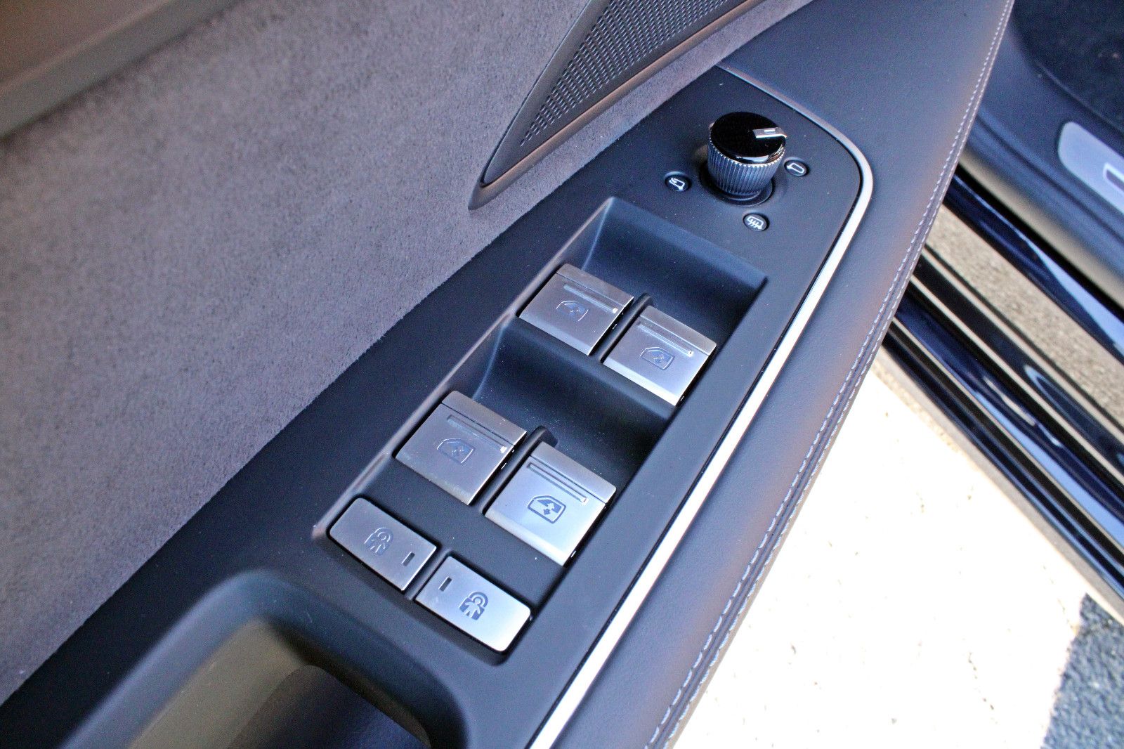 Audi A8 Lang 55TFSI PANO AHK FONDPAKET DIGITAL LED" → "Audi A8 Lang 55TFSI - Samsaru's Car Outlet