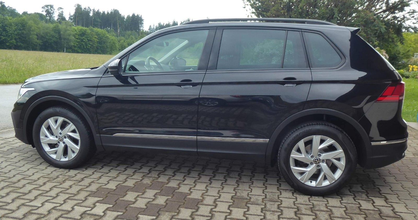 Volkswagen Tiguan Life 4Motion 2.0 TDI - Samsaru's Car Outlet