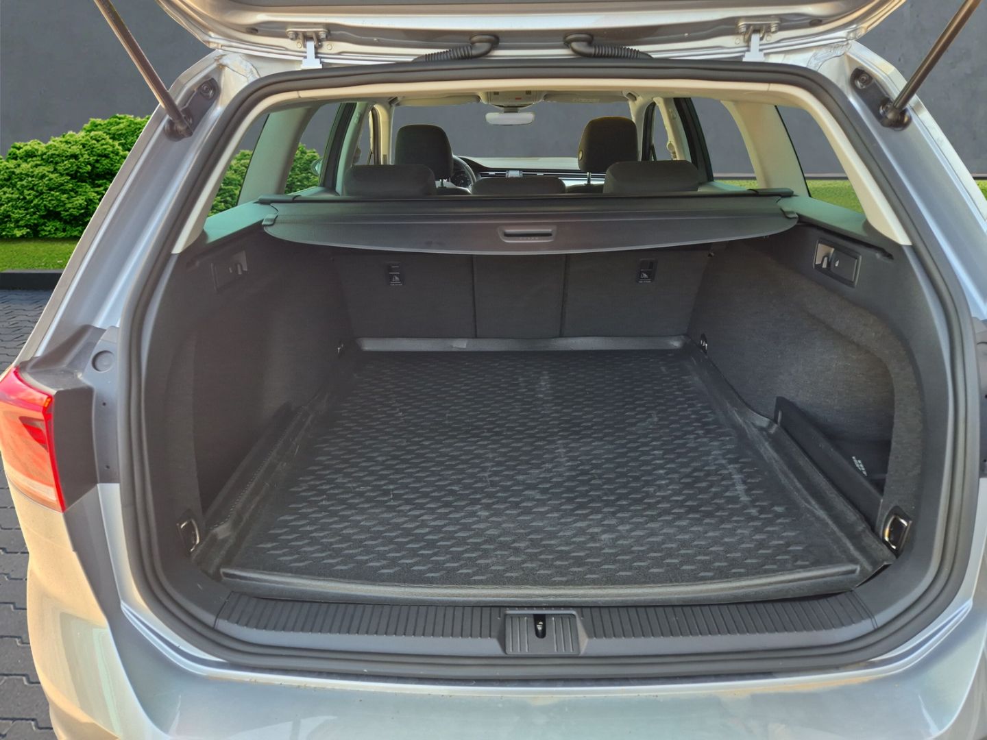 Volkswagen Passat Variant Conceptline 2.0 TDI - Samsaru's Car Outlet
