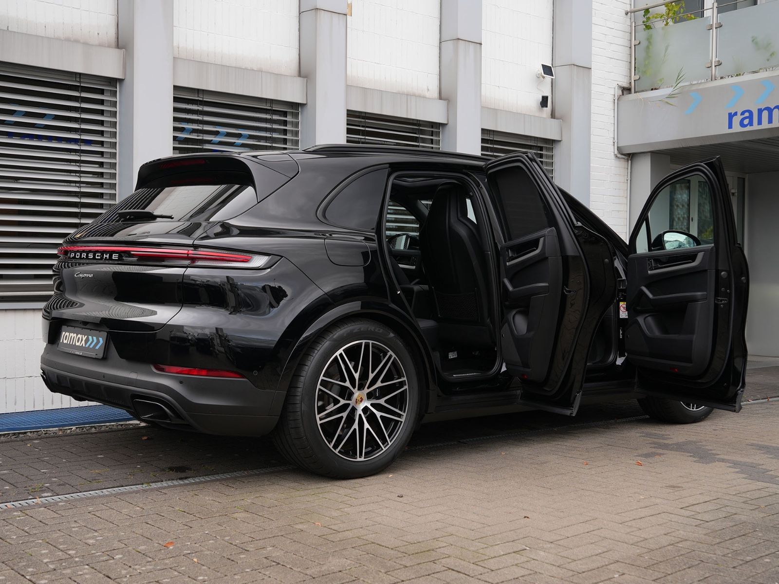 Porsche E-Hybrid MY24-INNODRIVE-ACC-LUFTF.-PANO-BOSE-RS