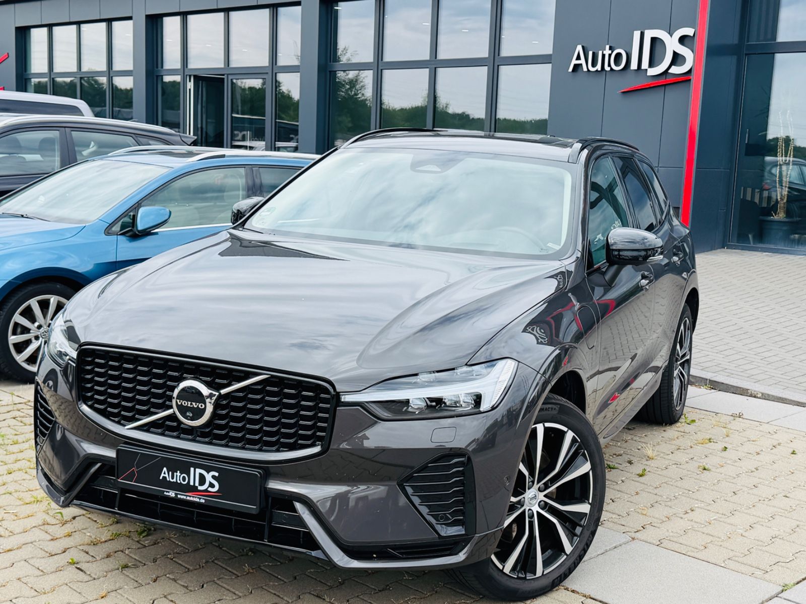 Volvo XC60 T8 Ultimate Dark Recharge HEICO V-Max offen