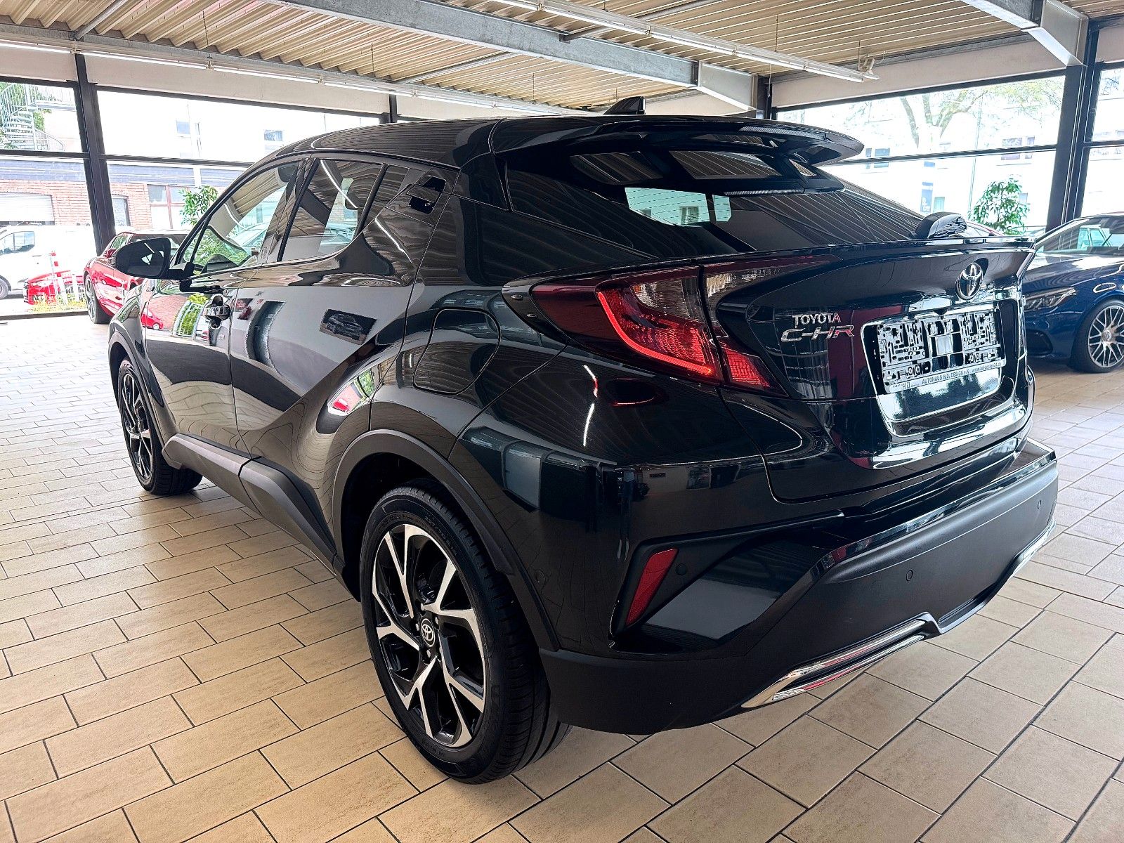 Toyota C-HR 2.0 Hybrid - Samsaru's Car Outlet