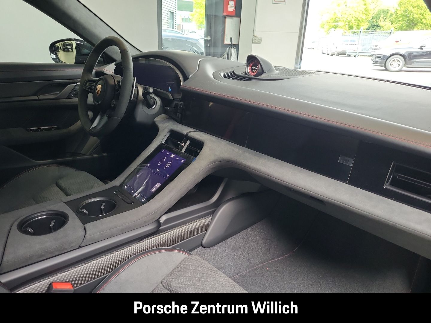 Porsche Taycan GTS HA-Lenkung Active-Ride Head-Up