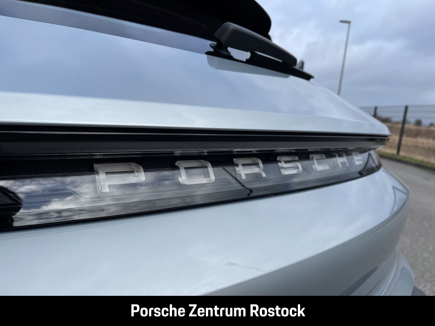 Porsche Taycan 4 Cross Turismo InnoDrive LED-Matrix