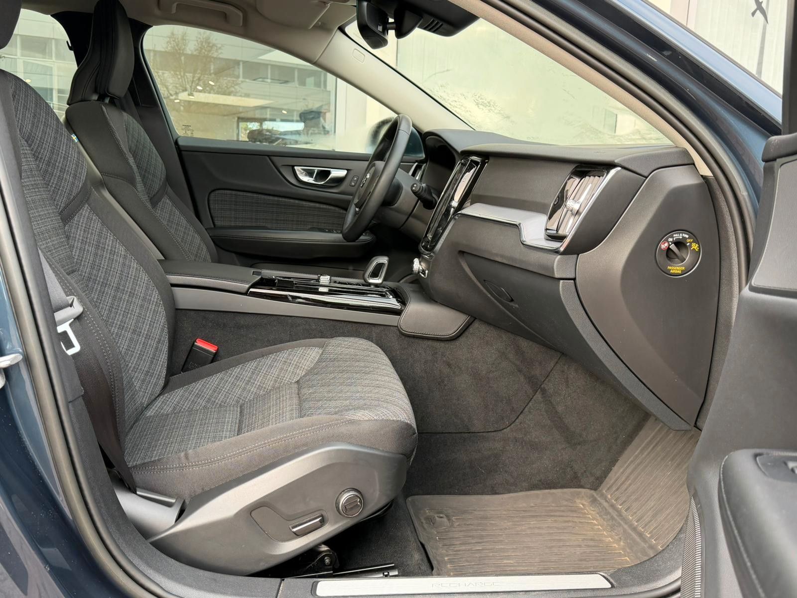 Volvo V60 T6 AWD Recharge Core Auto