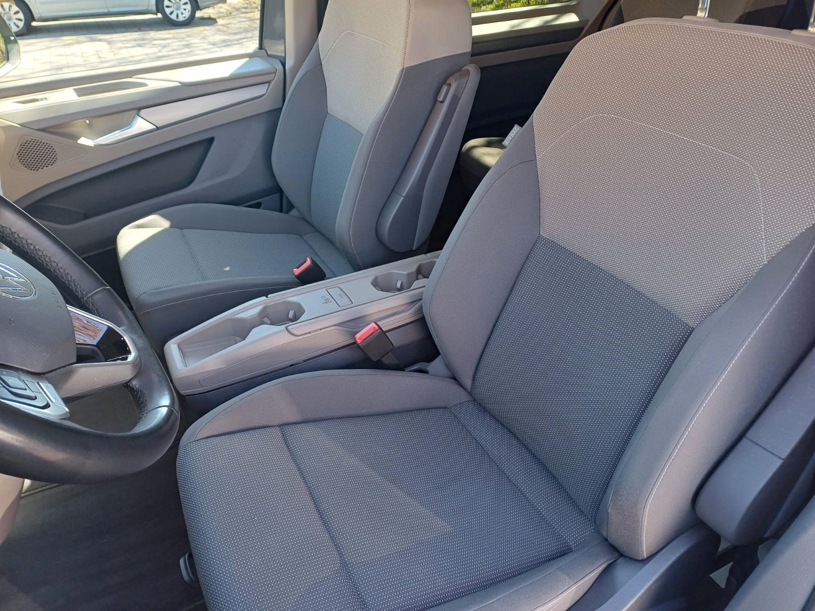 Volkswagen T7 Multivan 2.0 TDI DSG Life - Samsaru's Car Outlet