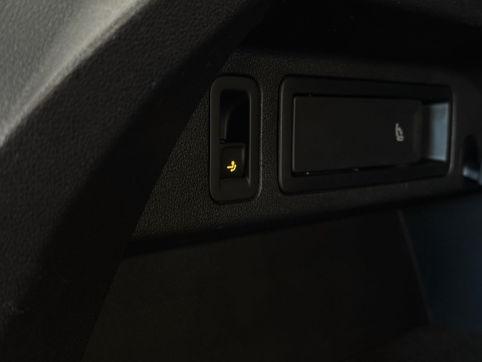 Volkswagen Tiguan R-Line 4M - Samsaru's Car Outlet