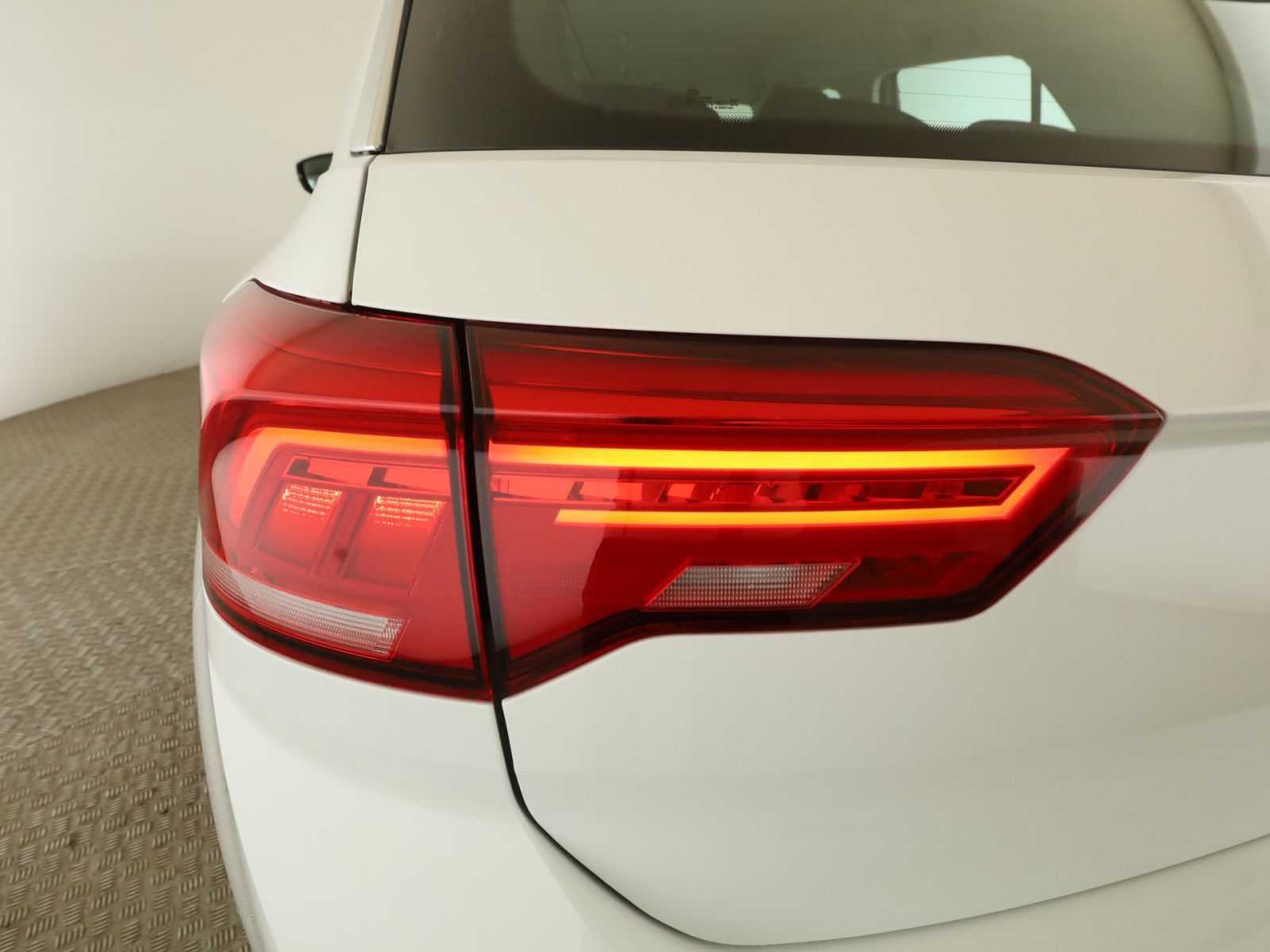 Volkswagen T-Roc 2.0 TDI Style - Samsaru's Car Outlet