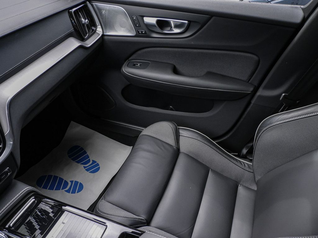 Volvo S60 T8 Ultimate Dark Recharge Plug-In Hybrid AWD