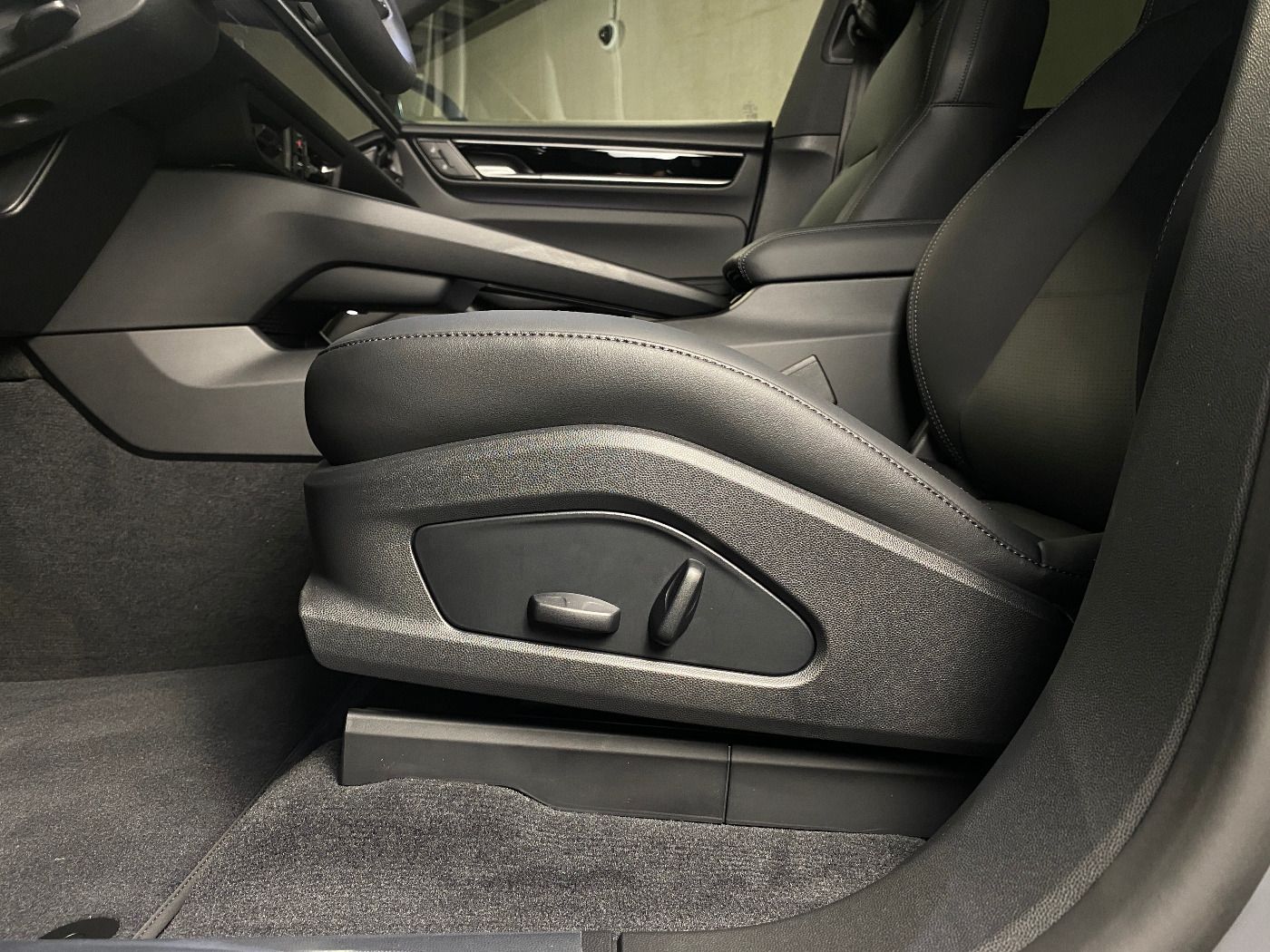 Porsche Macan 4 | Luftfederung | Panorama | BOSE | AHK |