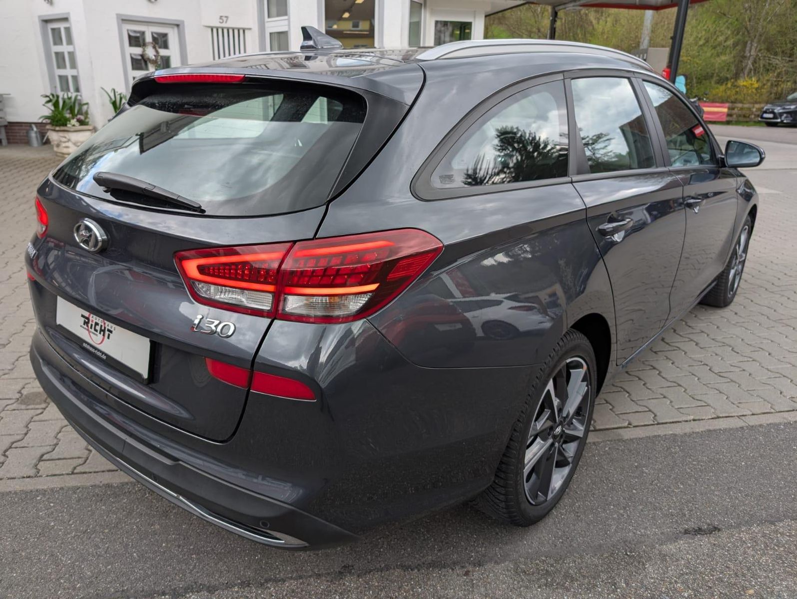 Hyundai i30 1.0 T-GDI Trend - Samsaru's Car Outlet
