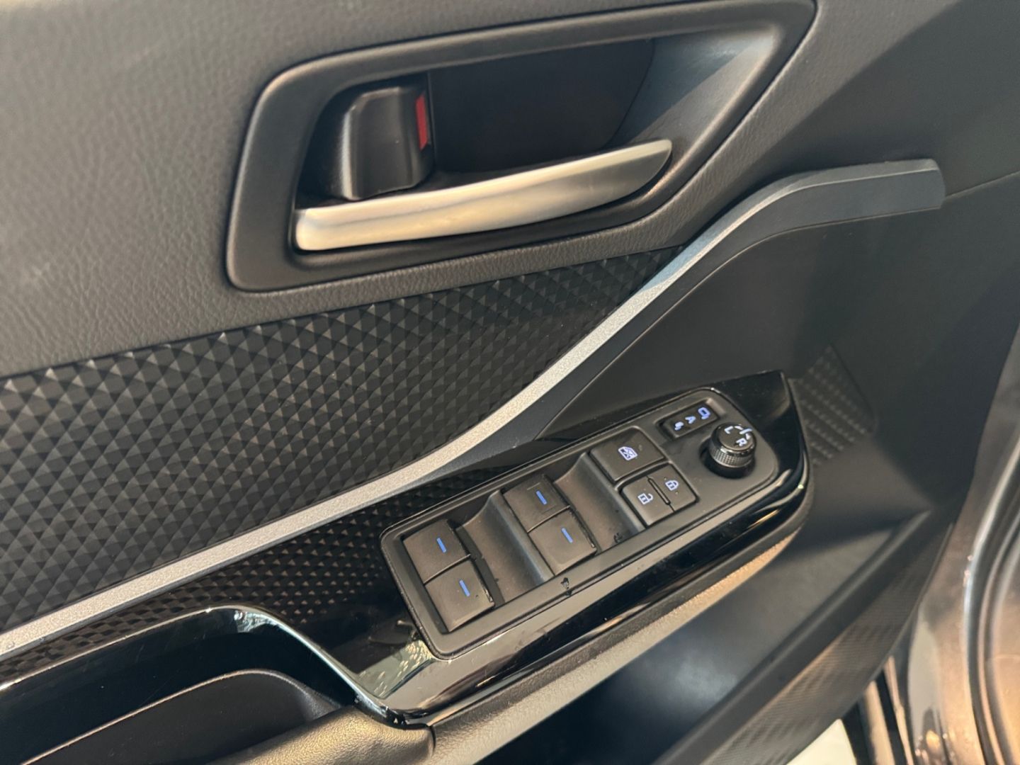 Toyota C-HR 2.0 Hybrid Team D *LED*Navi*CAM*CarPlay*SHZ