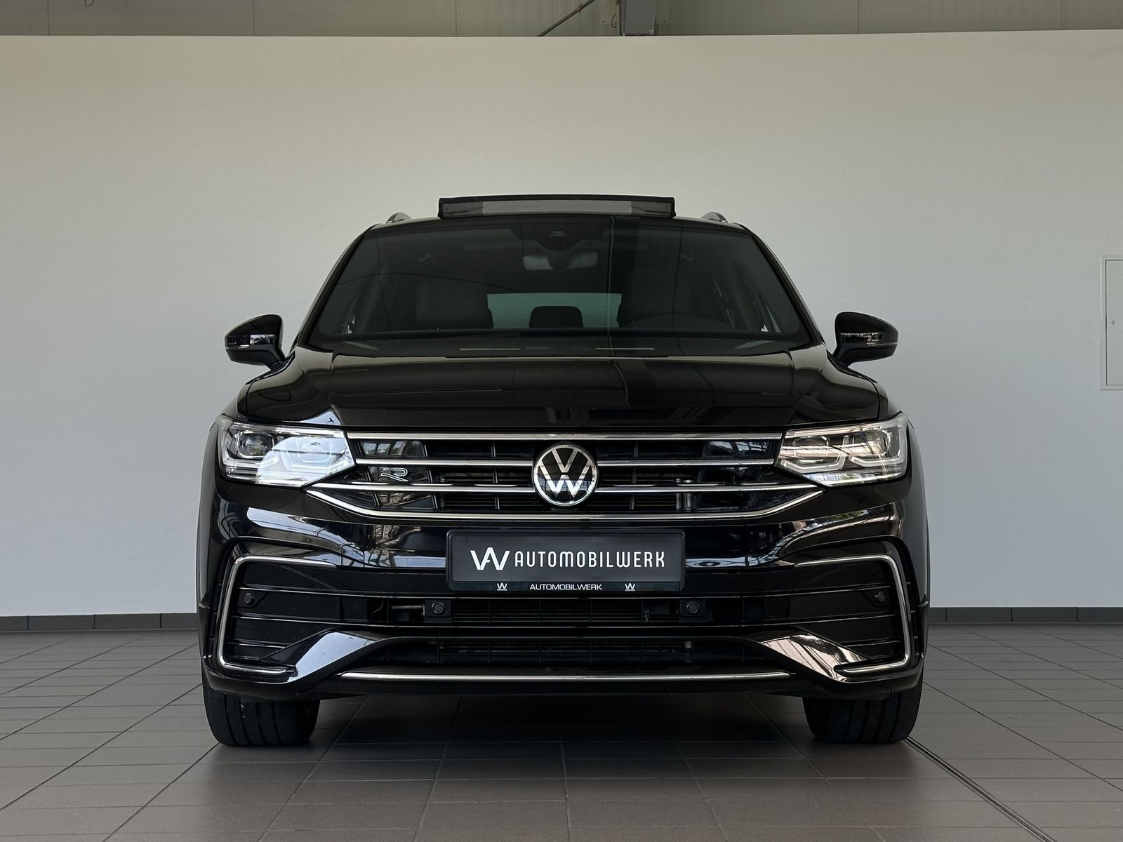 Volkswagen Tiguan R-Line 4M - Samsaru's Car Outlet