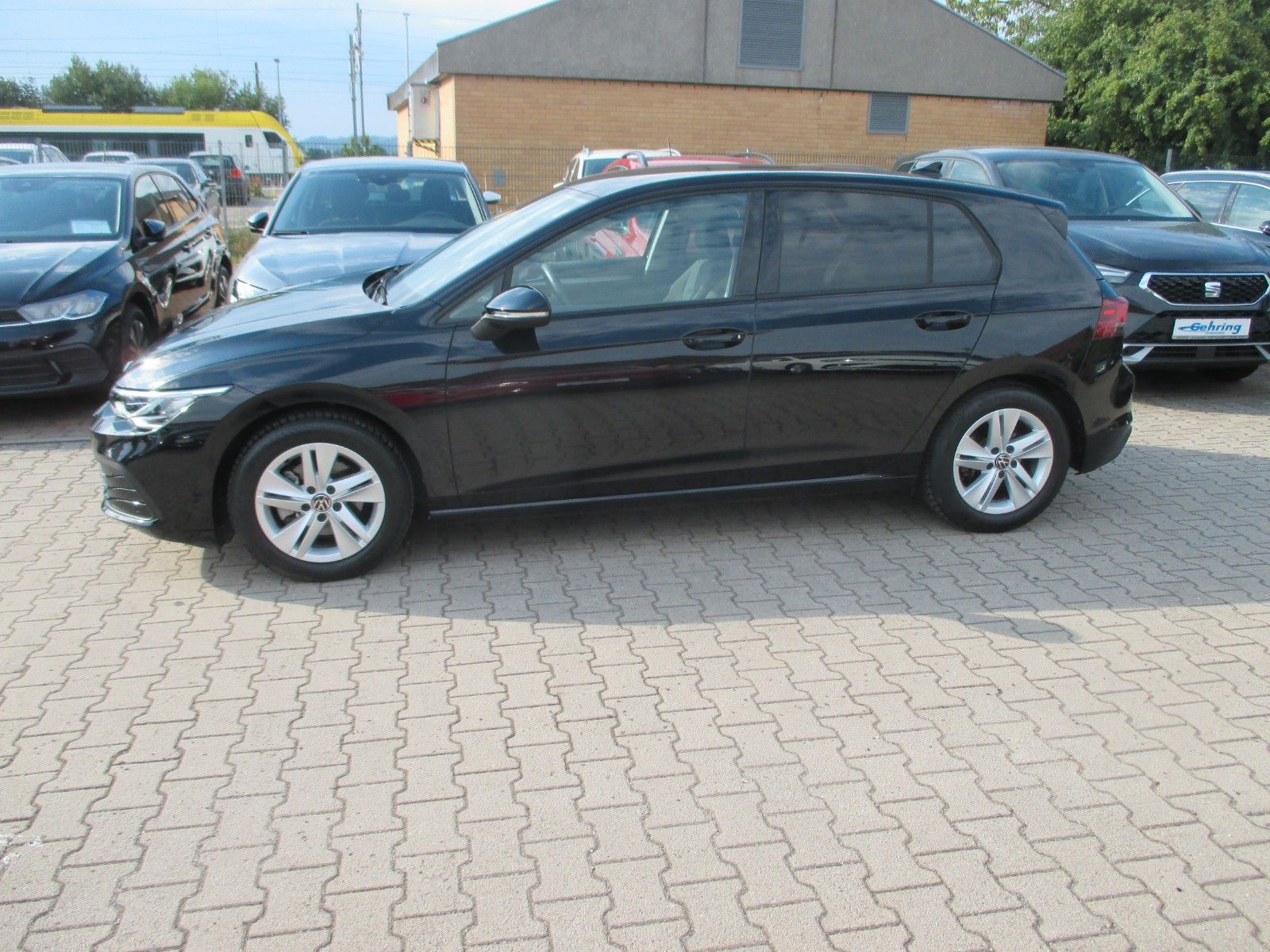 Volkswagen Golf 8 1.5 TSI Life - Samsaru's Car Outlet