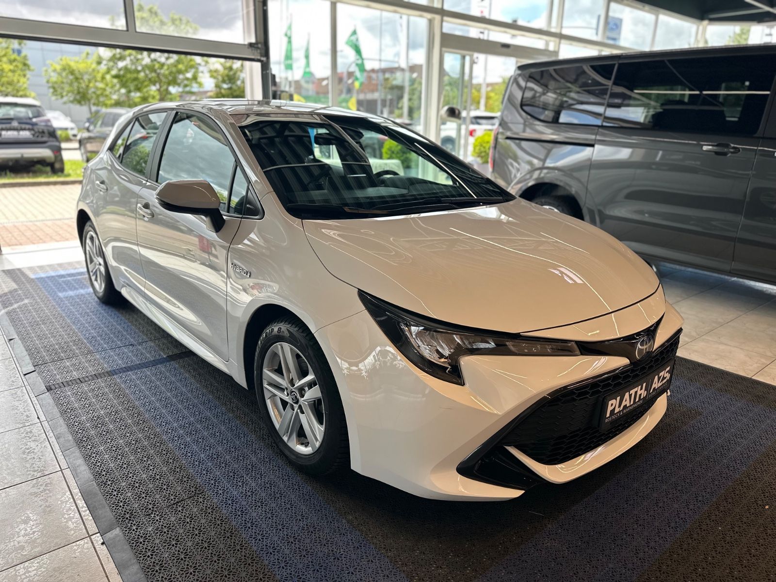 Toyota Corolla Hybrid Club - Samsaru's Car Outlet