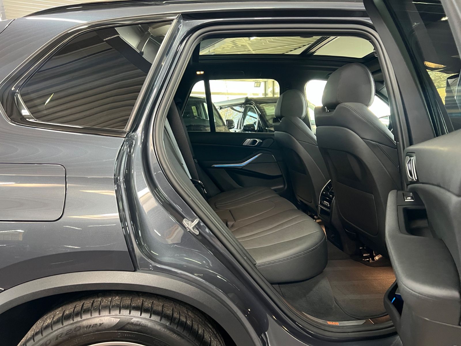 BMW X5 xDrive 45e AHK+HaKa+ACC+HuD+4Z+Pano+Park+LED