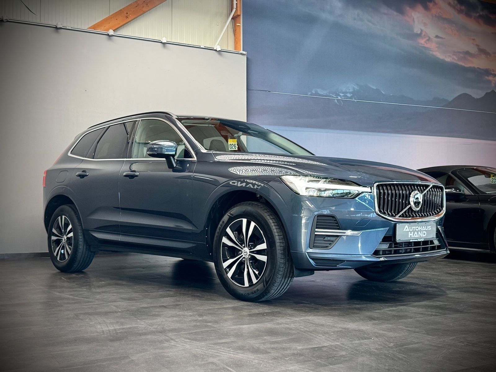 Volvo XC60 Momentum Pro 2WD - Samsaru's Car Outlet